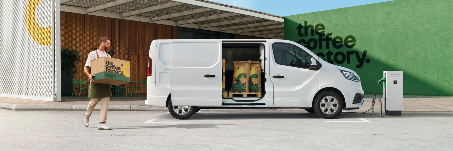 Photo Renault Trafic van e-tech electrique Mandelieu